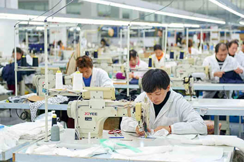 Chaozhou Hongcheng Eveningdress Co., Ltd. is a dress production company with self-operated entry and exit trade rights.